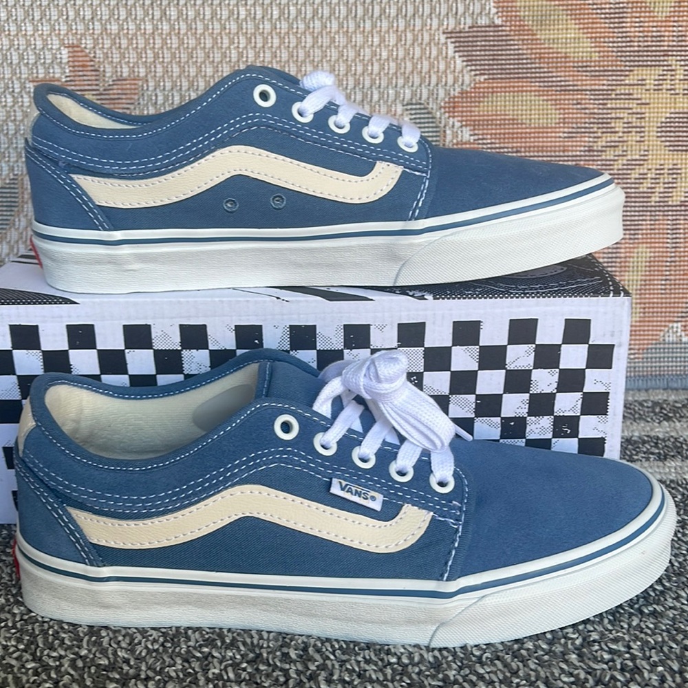 Vans Men’s Chukka Low Sid
Cream/Light Navy
VN0A5KQZEFY
Sneakers